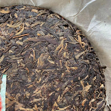 Carica l&#39;immagine nel visualizzatore di Gallery, 2010 LiMing &quot;Yue Chen Yue Xiang&quot; (The Older The Better) Cake 357g Puerh Raw Tea Sheng Cha