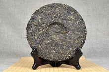 Laden Sie das Bild in den Galerie-Viewer, 2016 DaYi &quot;Yun Shui Zhen&quot; (Cloud Moisture Treasure) Cake 357g Puerh Sheng Cha Raw Tea - King Tea Mall
