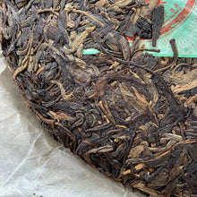 Cargar imagen en el visor de la galería, 2010 LiMing &quot;Yue Chen Yue Xiang&quot; (The Older The Better) Cake 357g Puerh Raw Tea Sheng Cha