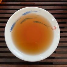 Cargar imagen en el visor de la galería, 2004 FengQing &quot;Da Shu Qing Bing&quot; (Big Tree Green Cake) 400g Puerh Raw Tea Sheng Cha