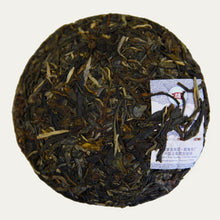 Carica l&#39;immagine nel visualizzatore di Gallery, 2016 DaYi &quot;Xing Yao Ya Zhou&quot; (Stars Shines Asia) Cake 150g / 357g Puerh Sheng Cha Raw Tea - King Tea Mall