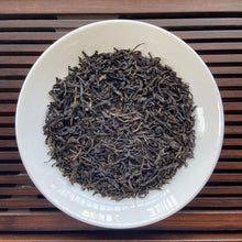 Laden Sie das Bild in den Galerie-Viewer, 2021 SunYiShun &quot;Qi Men - An Cha - Gong Jian&quot;(Keemun - Ancha - Tribute Bud) Dark Tea, Anhui Province