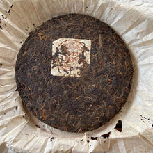 Carica l&#39;immagine nel visualizzatore di Gallery, 2005 LaoTongZhi &quot;7578&quot; Cake 357g Puerh Ripe Tea Shou Cha