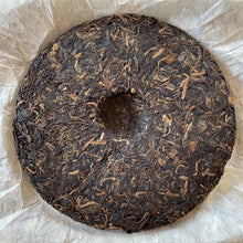 Charger l&#39;image dans la galerie, 2007 NanQiao &quot;Yi Wu Zheng Shan - Chun Jian&quot; (Yiwu Mountain - Spring Bud) Cake 357g Puerh Raw Tea Sheng Cha