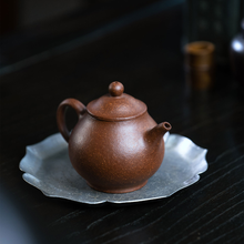 Laden Sie das Bild in den Galerie-Viewer, Yixing &quot;Pan Hu&quot; Teapot in Ben Shan Zi Ni Clay