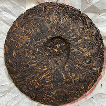 Cargar imagen en el visor de la galería, 2012 XiaGuan &quot;Ban Zhang Qiao Mu Lao Shu&quot; (Banzhang Arbor Old Tree) Cake 357g Puerh Raw Tea Sheng Cha