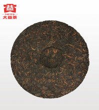 Cargar imagen en el visor de la galería, 2018 DaYi &quot;Zao Chun Qiao Mu&quot; (Early Spring Arbor) Cake 357g Puerh Shou Cha Ripe Tea - King Tea Mall