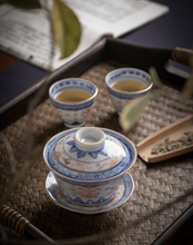 Laden Sie das Bild in den Galerie-Viewer, Jingdezhen &quot;Qing Hua Ci&quot; (Blue &amp; White Porcelain) Gaiwan 140 CC /175 CC,  Tea Cup 35 CC, KTM000