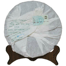 Cargar imagen en el visor de la galería, 2007 DaYi &quot;8542&quot; Cake 357g Puerh Sheng Cha Raw Tea (Batch 702) - King Tea Mall