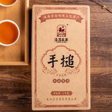 Laden Sie das Bild in den Galerie-Viewer, 2019 JingWei Fu Tea &quot;Shou Chui&quot; (Hand Ramming) Brick 1000g Dark Tea, Shaanxi