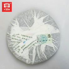 Carica l&#39;immagine nel visualizzatore di Gallery, 2008 DaYi &quot;8582&quot; Cake 357g Puerh Sheng Cha Raw Tea (Batch 801) - King Tea Mall