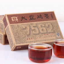 Carica l&#39;immagine nel visualizzatore di Gallery, 2006 DaYi &quot;7562&quot; Brick 250g Puerh Shou Cha Ripe Tea - King Tea Mall