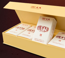 Laden Sie das Bild in den Galerie-Viewer, 2022 MengKu RongShi &quot;Qiao Mu Wang&quot; (Arbor King) Cake 8g / 500g Brick 1000g, Puerh Raw Tea Sheng Cha
