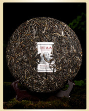 Laden Sie das Bild in den Galerie-Viewer, 2022 MengKu RongShi &quot;Tou Cai - Ji Shao Shu&quot; (1st Picking - Rare Tree) Cake 8g / 357g 100g, Loose Leaf 100g / Cylinder 600g Puerh Raw Tea Sheng Cha