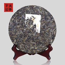 Laden Sie das Bild in den Galerie-Viewer, 2017 XiaGuan &quot;Zhen Cang Kong Que&quot; (Peacock - Naka Old Tree) 357g Cake Puerh Sheng Cha Raw Tea