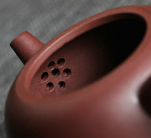 Cargar imagen en el visor de la galería, Dayi &quot;Yuan Zhong&quot; (Round Clock) Yixing Teapot in Zi Ni Clay