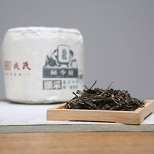 Laden Sie das Bild in den Galerie-Viewer, 2019 MengKu RongShi &quot;Tou Cai - Ji Shao Shu&quot; (1st Picking - Rare Tree) Cylinder 600g Puerh Raw Tea Sheng Cha