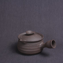 Carica l&#39;immagine nel visualizzatore di Gallery, Chaozhou Pottery &quot;Lotus Leaf&quot; Water Boiling Kettle around 920ml