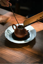 Laden Sie das Bild in den Galerie-Viewer, Yixing &quot;Si Ting&quot; Teapot in Zhao Zhuang Zhu Ni Clay