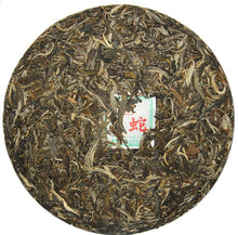 Laden Sie das Bild in den Galerie-Viewer, 2013 ChenShengHao &quot;She&quot; (Zodiac Snake Year) Cake 500g Puerh Raw Tea Sheng Cha - King Tea Mall