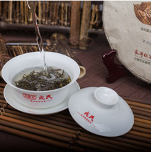 Carica l&#39;immagine nel visualizzatore di Gallery, 2015 MengKu RongShi &quot;Da Ye Qing Bing&quot; (Big Leaf Green Cake) 500g Puerh Raw Tea Sheng Cha - King Tea Mall