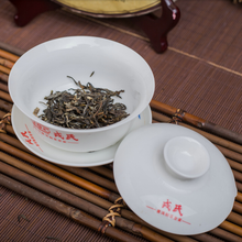 Carica l&#39;immagine nel visualizzatore di Gallery, 2015 MengKu RongShi &quot;Ben Wei Da Cheng&quot; (Original Flavor Great Achievement) Cake 500g Puerh Raw Tea Sheng Cha - King Tea Mall