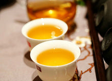 Cargar imagen en el visor de la galería, 2007 DaYi &quot;8582&quot; Cake 357g Puerh Sheng Cha Raw Tea (Batch 702) - King Tea Mall