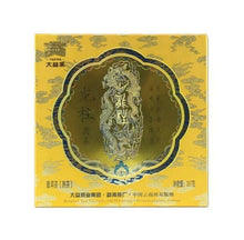 Charger l&#39;image dans la galerie, 2011 DaYi &quot;Long Zhu&quot; (Dragon Pillar) Cake 357g Puerh Shou Cha Ripe Tea - King Tea Mall