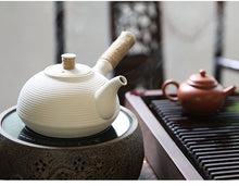Carica l&#39;immagine nel visualizzatore di Gallery, Chaozhou &quot;Sha Tiao&quot; Water Boiling Kettle in White Clay 680ml