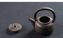 Carica l&#39;immagine nel visualizzatore di Gallery, ChaoZhou Pottery &quot;Bai Bao Hu&quot;(Fortunes Kettle) 950ml, &quot;Da Gu&quot; (Drum Stove)