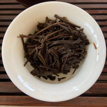 Cargar imagen en el visor de la galería, 90&#39;s Wuzhou &quot;Liu Bao&quot;(Liubao A+ Grade) 850g Loose Leaf Dark Tea, Guangxi Province.