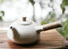 Load image into Gallery viewer, Chaozhou Sha Diao Water Boiling Kettle in White Clay 680ml - photo 13
