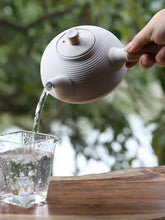 Load image into Gallery viewer, Chaozhou Sha Diao Water Boiling Kettle in White Clay 680ml - photo 6