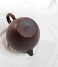 Carica l'immagine nel visualizzatore di Gallery, Dayi "Ju Lun Zhu" Half-Handmade Yixing Teapot in Zi Ni Clay - King Tea Mall - photo 6