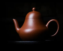 Load image into Gallery viewer, Dayi Si Ting Artisanal Yixing Teapot in Zhu Ni Clay 110ml - photo 9