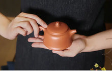 Load image into Gallery viewer, Dayi Yuan Zhong (Round Clock) Yixing Teapot in Duanni Clay 180ml - photo 4
