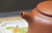 Load image into Gallery viewer, Dayi Yuan Zhong (Round Clock) Yixing Teapot in Duanni Clay 180ml - photo 7