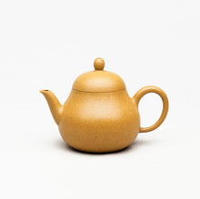 將圖片載入圖庫檢視器 Handcrafted Yixing "Li Xing" (Pear Style) Teapot in Golden Duan Ni Clay - King Tea Mall