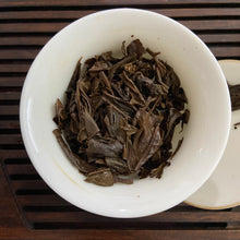 Cargar imagen en el visor de la galería, 2005 ChangTai &quot;Chang Tai Hao - Yun Nan Thi Tsi Bing Cha&quot; (Changtaihao - Yunnan Thitsi Beeng Tea) Cake 400g Puerh Raw Tea Sheng Cha