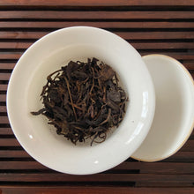 Laden Sie das Bild in den Galerie-Viewer, 2006 ChangTai &quot;Lao Chen De Cha - Nan Nuo&quot; (Mr.Chen’s Tea - Nannuo) Cake 400g Puerh Raw Tea Sheng Cha