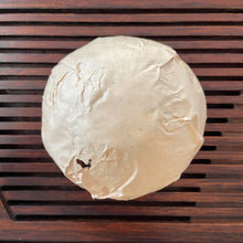 Charger l&#39;image dans la galerie, 2002 KingTeaMall &quot;Meng Ku - Bing Dao&quot; (Mengku - Bingdao) Blank Wrapper Tuo 250g Puerh Raw Tea Sheng Cha