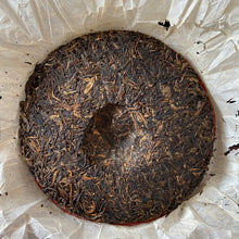 Carica l&#39;immagine nel visualizzatore di Gallery, 2006 LaoTongZhi &quot;Ming Qian - Chun Jian Cha&quot; (Early Spring Bud - Signed Version) Cake 357g Puerh Sheng Cha Raw Tea