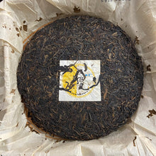 Cargar imagen en el visor de la galería, 2006 WanTong “Lao Ban Zhang - Lao Shu&quot; (Old Banzhang - Old Tree) Cake 400g Puerh Raw Tea Sheng Cha IDENTIFIED Banzhang