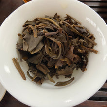 Cargar imagen en el visor de la galería, 2008 JingLong &quot;She De - Yi Wu Gu Shu&quot; (Not Begrudge - Yiwu Old Tree) Cake 400g Puerh Raw Tea Sheng Cha