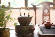 Load image into Gallery viewer, Chaozhou &quot;Sha Tiao&quot; Water Boiling Kettle with Artisanal Design 900ml