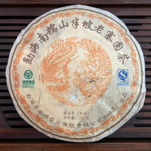 Cargar imagen en el visor de la galería, 2006 NanQiao ShuangShiHao &quot;Nan Nuo Shan - Ban Po Lao Zhai &quot; (Nannuo Mountain - Banpo Old Village) Cake 357g Puerh Raw Tea Sheng Cha