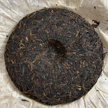 Cargar imagen en el visor de la galería, 2004 LiuDaChaShan &quot;Hong Chang Hao - Gu Shu&quot; (Brand Hongchanghao- Old Tree) Cake 357g Puerh Raw Tea Sheng Cha