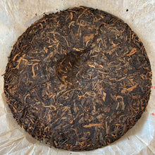 Laden Sie das Bild in den Galerie-Viewer, 2008 LiMing &quot; Bu Lang Qiao Mu&quot; (Bulang Arbor Tree) Cake 357g Puerh Sheng Cha Raw Tea