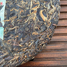Cargar imagen en el visor de la galería, 2006 LiMing &quot;Bu Lang Shan - Qiao Mu Gu Shu - Nv Er Gong Bing&quot; (Bulang Mountain - Ancient Arbor Tree - Tribute Tea) Cake 250g Puerh Raw Tea Sheng Cha