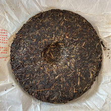 Charger l&#39;image dans la galerie, 2007 LaoTongZhi &quot;7038&quot; (Early Spring Silver Buds) Cake 400g Puerh Sheng Cha Raw Tea